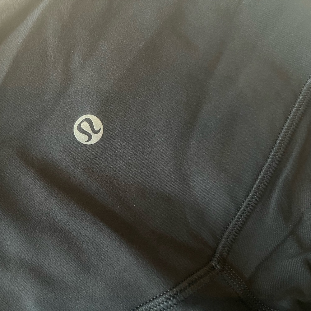 Lululemon Aligns 25” with Pockets - Picture 7 of 11